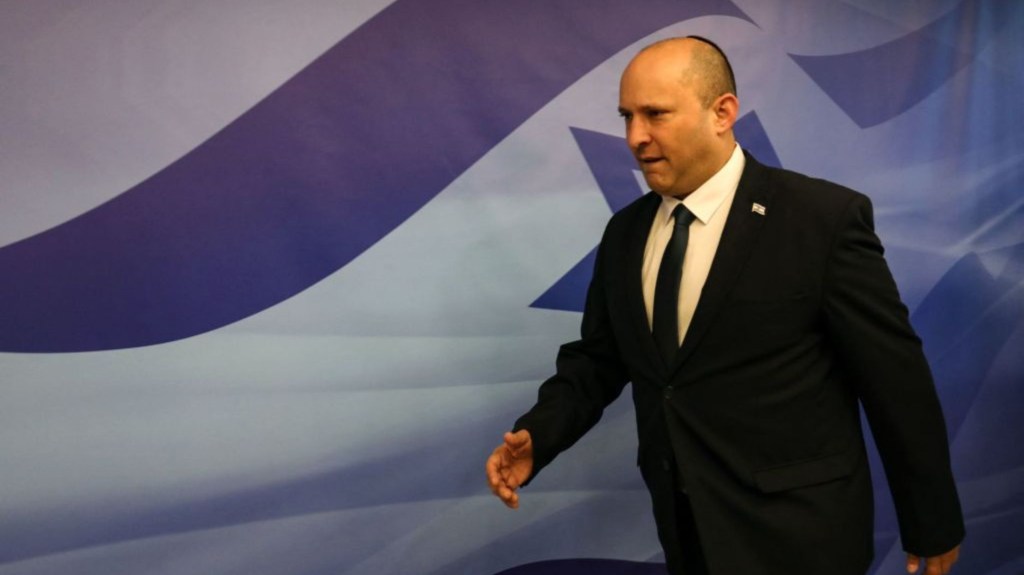 El ex primer ministro israelí Naftali Bennett llega para asistir a una reunión del gabinete en Jerusalén el 3 de julio de 2022. (Foto: GIL COHEN-MAGEN/POOL/AFP vía Getty Images)