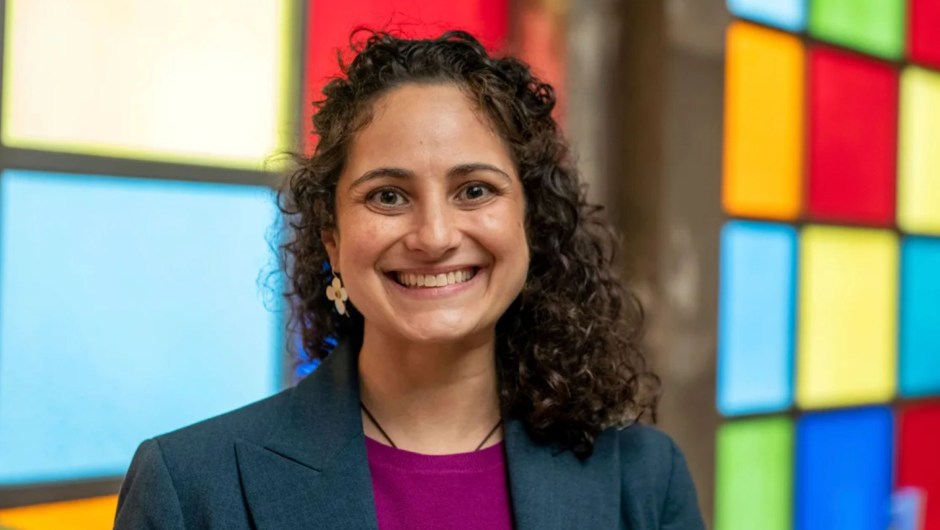 Samantha Woll posa para una fotografía en Detroit el 13 de octubre de 2022. (Crédito: David Guralnick/AP)