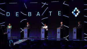 Los cinco candidatos presidenciales se enfrentaron en el primer debate en Argentina.