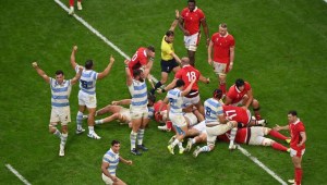 Argentina celebra su primer try ante Gales en la Copa Mundial de Rugby 2023, en Francia. El equipo sudamericano se impuso y logró un lugar en semifinales. (Crédito: SYLVAIN THOMAS/AFP via Getty Images)