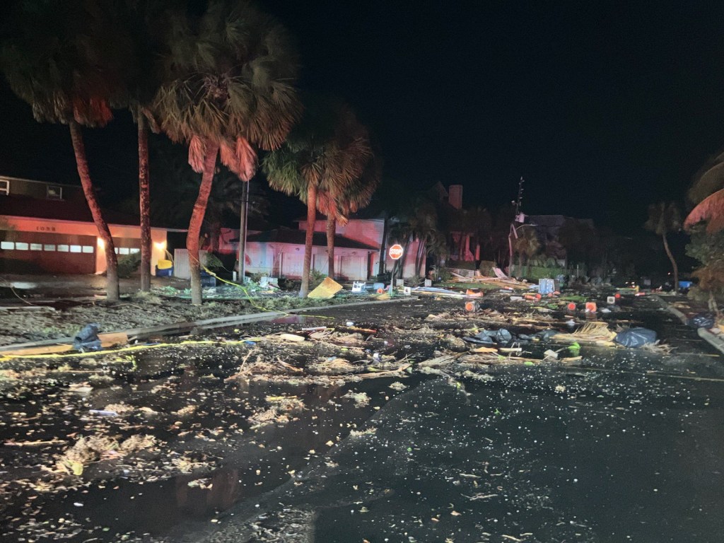 Tornados dejan daños en Florida.