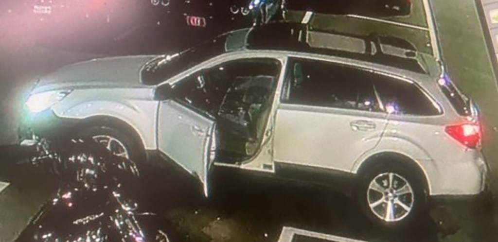 El Departamento de Policía de Lewiston publicó esta imagen de un vehículo relacionado con el tiroteo de Maine.
