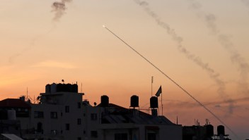 Disparos de cohetes desde Gaza hacia Israel el 7 de octubre de 2023. (Crédito: Mohammed Abed/AFP/Getty Images)