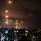 Los misiles disparados por militantes palestinos desde la ciudad de Gaza son interceptados por el Domo de Hierro, el sistema de misiles de defensa de Israel el 7 de octubre de 2023. (MOHAMMED ABED/AFP via Getty Images)