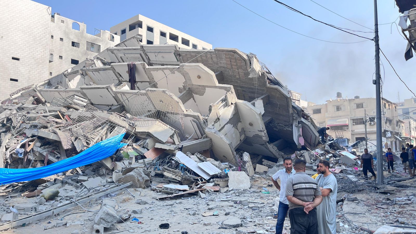 Secuelas de los ataques israelíes en Gaza el domingo. Ibrahim Dahman/CNN