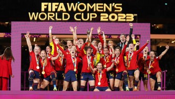 Las jugadoras de España celebran tras ganar el Mundial femenino. (Catherine Ivill/Getty Images)