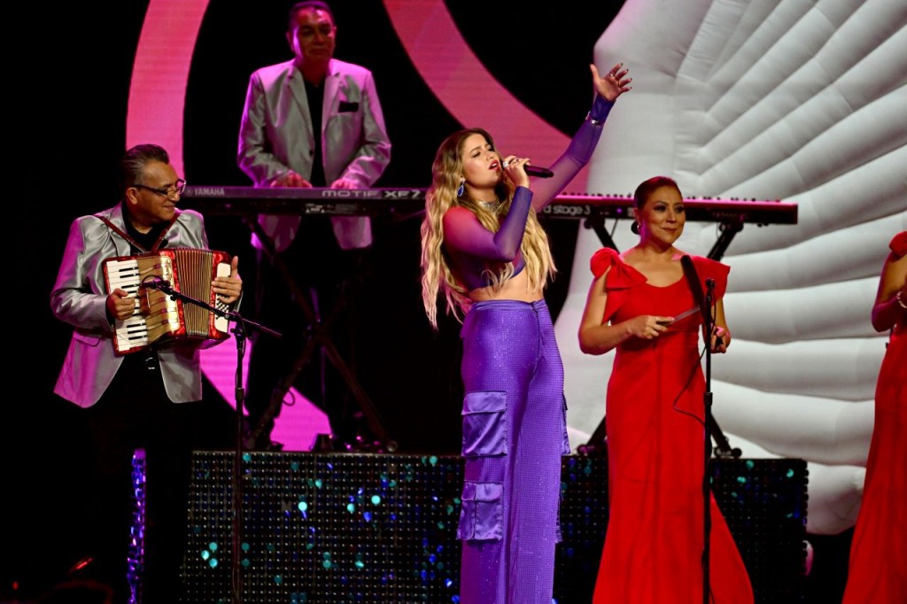 Sofía Reyes en el homenaje a Los Ángeles Azules de los Billboard Latin.