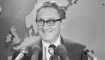 Kissinger hace una declaración tras recibir el Premio Nobel de la Paz. (Crédito: Wally McNamee/Corbis Historical/Getty Images)