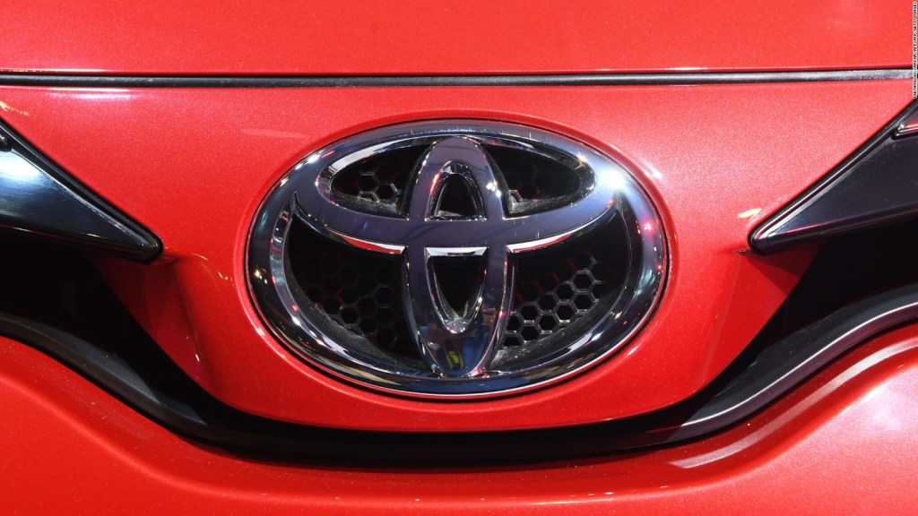 Toyota llama a revisión a más de 1,8 millones de autos
