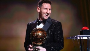 Messi llevó su Balón de Oro a Miami. Así lo recibieron.