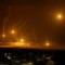 Israel lanza bengalas tras cercar la ciudad de Gaza