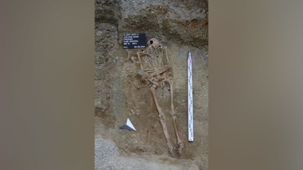 Los arqueólogos calcularon que el hombre tenía entre 30 y 50 años cuando murió. (Oficina de Patrimonio Cultural de Baviera)