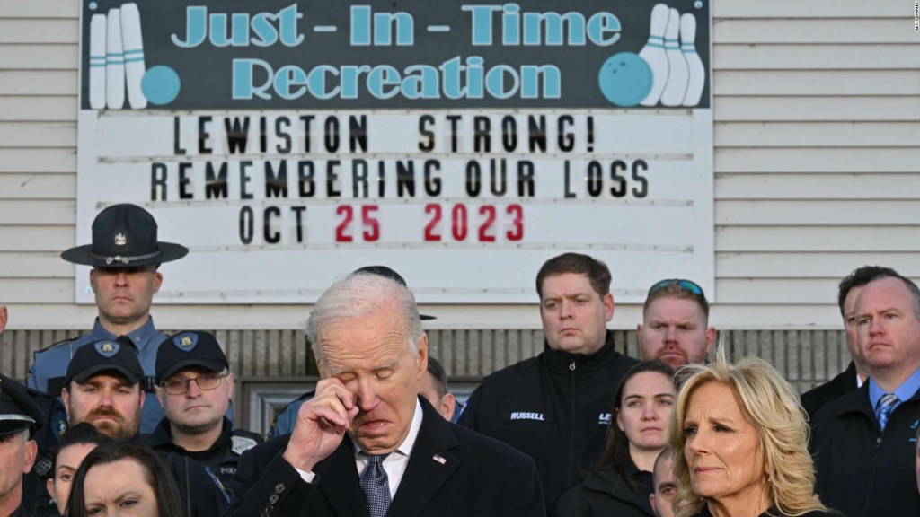 Biden visita a las familias de las víctimas de Maine