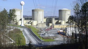 La central nuclear de Oconee en Seneca, Carolina del Sur, vista el 8 de enero de 2005. (Crédito: Mary Ann Chastain/AP)