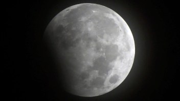 Esta teoría busca explicar el origen de la Luna