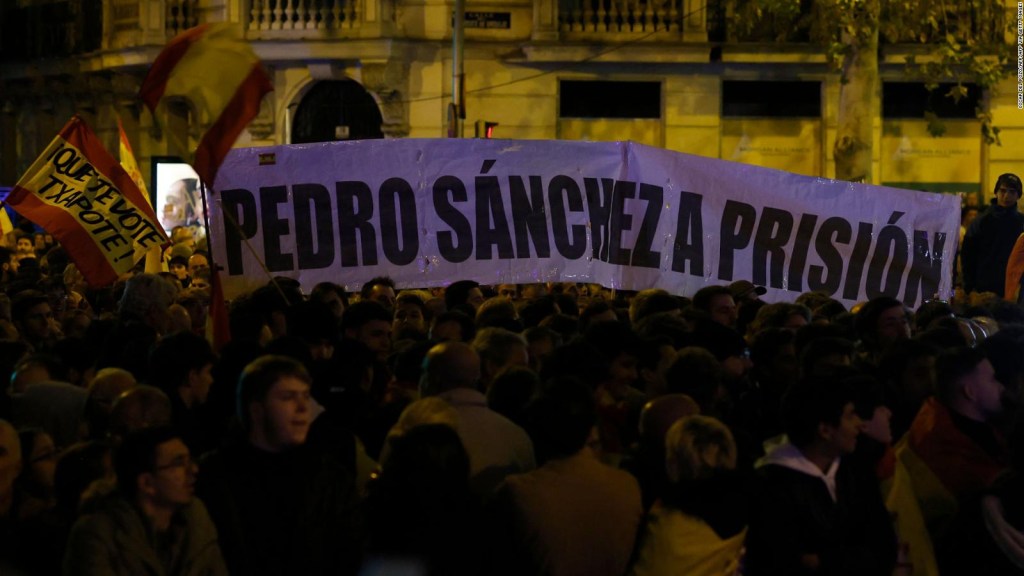 España, entre protestas a días de investidura de Sánchez