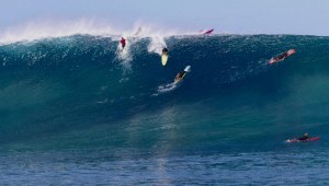 Australiana surfea ola de más de 13 metros y rompe un récord Guinness