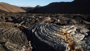 Campo de lava formado tras la erupción en 2021 del volcán Fagradalsfjall. (Crédito: Raul Moreno/SOPA Images/Sipa USA/AP)