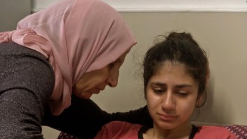 Una adolescente relata cómo perdió la mano al intentar huir de Gaza