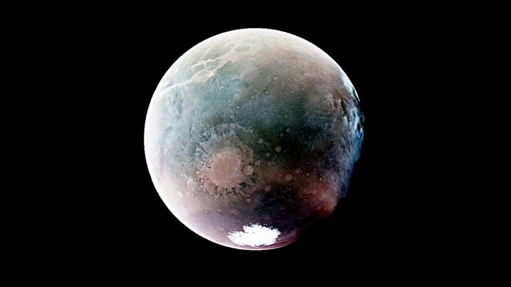 Nave de la NASA toma impactantes imágenes de Marte al darle 20.000 vueltas