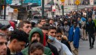 Migrantes piden al alcalde de Nueva York garantizar refugio