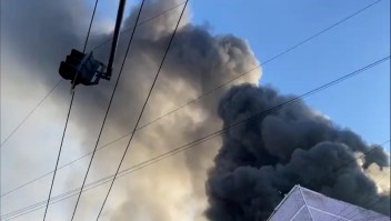 Primeras imágenes de un incendio en bodega de la Ciudad de México