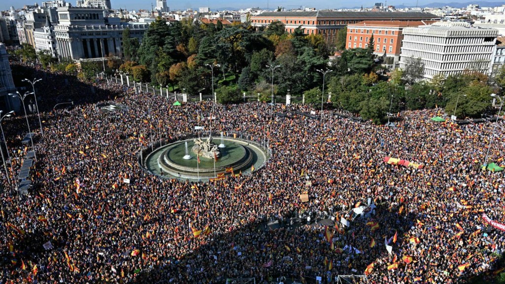 Miles protestan contra proyecto de amnistía en España