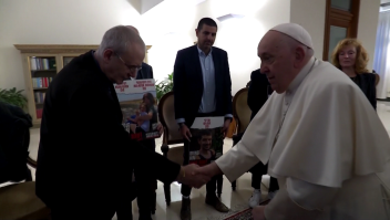 Familias israelíes y palestinas se reúnen con el papa Francisco
