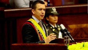Daniel Noboa jura como presidente de Ecuador