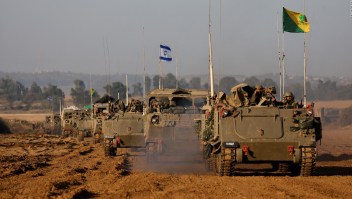 Hamas entrega a 13 rehenes a Israel
