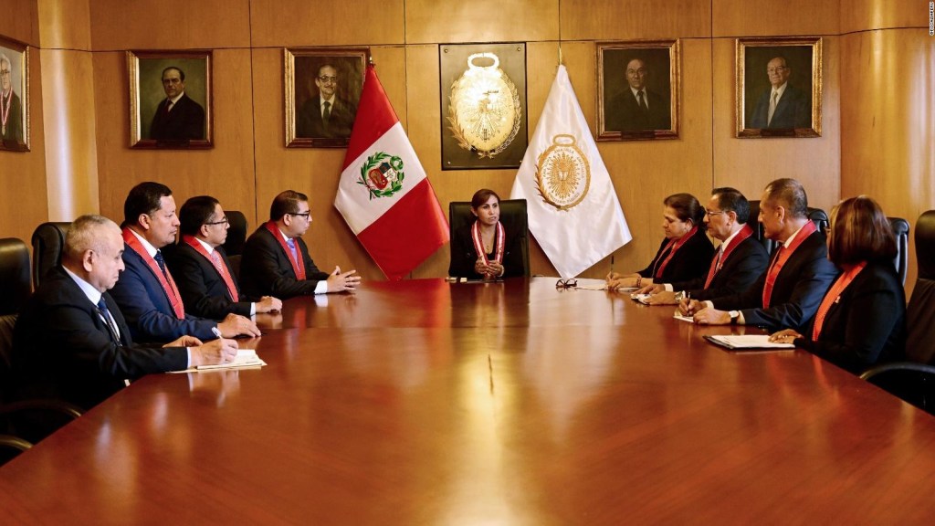 Perú: fiscal Vela explica los motivos de su suspensión