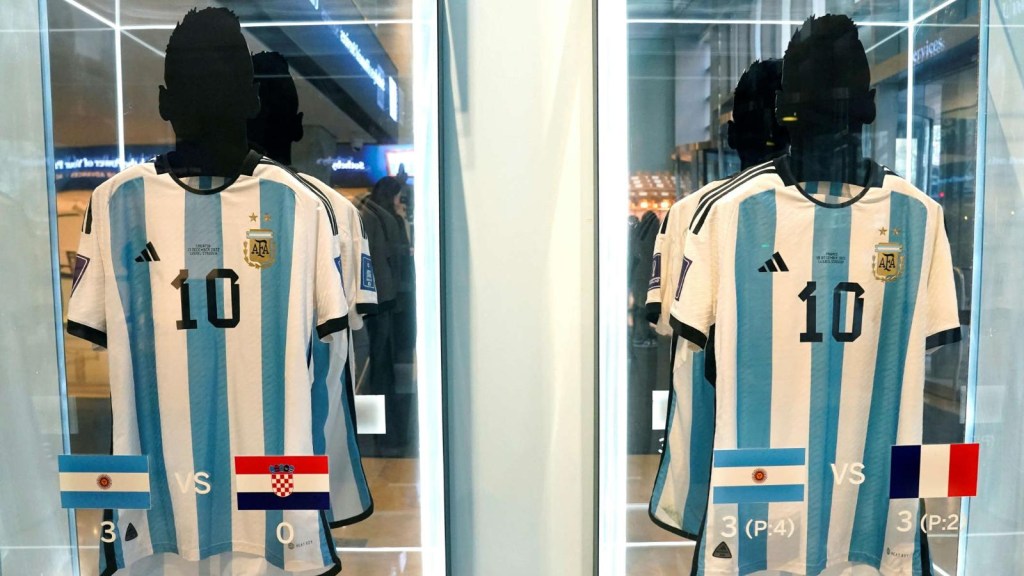 La millonaria suma que costarían las camisetas mundialistas de Messi