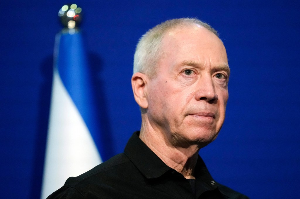 El Ministro de Defensa de Israel, Yoav Gallant. (Jacquelyn Martin/AFP/Getty Images)