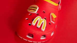 McDonald's está colaborando con Crocs en cuatro opciones de calzado de edición limitada. (Cortesía: McDonald's/Crocs)