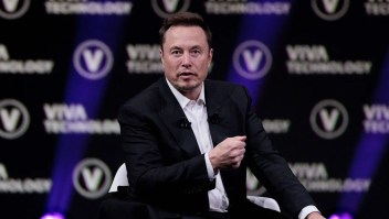 Elon Musk, CEO de SpaceX, X (antes Twitter) y el fabricante de vehículos eléctricos Tesla, habla durante un evento en la feria de startups tecnológicas e innovación Vivatech en el centro de exposiciones Porte de Versailles en París, el 16 de junio de 2023. (Foto: JOEL SAGET/AFP vía Getty Images)