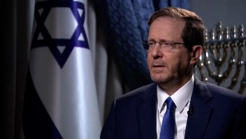 El presidente de Israel, Isaac Herzog, habla con Wolf Blitzer, de CNN, el domingo 26 de noviembre. (Crédito: CNN)