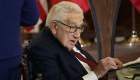 El exsecretario de Estado de Estados Unidos Henry Kissinger asiste a un almuerzo en el Departamento de Estado de EE.UU. en la ciudad de Washington, el 1 de diciembre de 2022. (Crédito: ROBERTO SCHMIDT/AFP vía Getty Images)