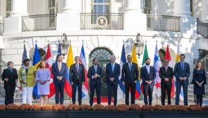 Foto de líderes durante la Cumbre inaugural de Líderes de la Alianza de las Américas para la Prosperidad el 3 de noviembre de 2023. (Jim Watson/AFP/Getty Images)