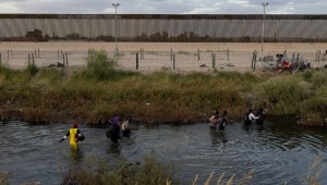 Migrantes llegan a Ciudad Juárez para cruzar EE.UU. (David Peinado/Anadolu via Getty Images)