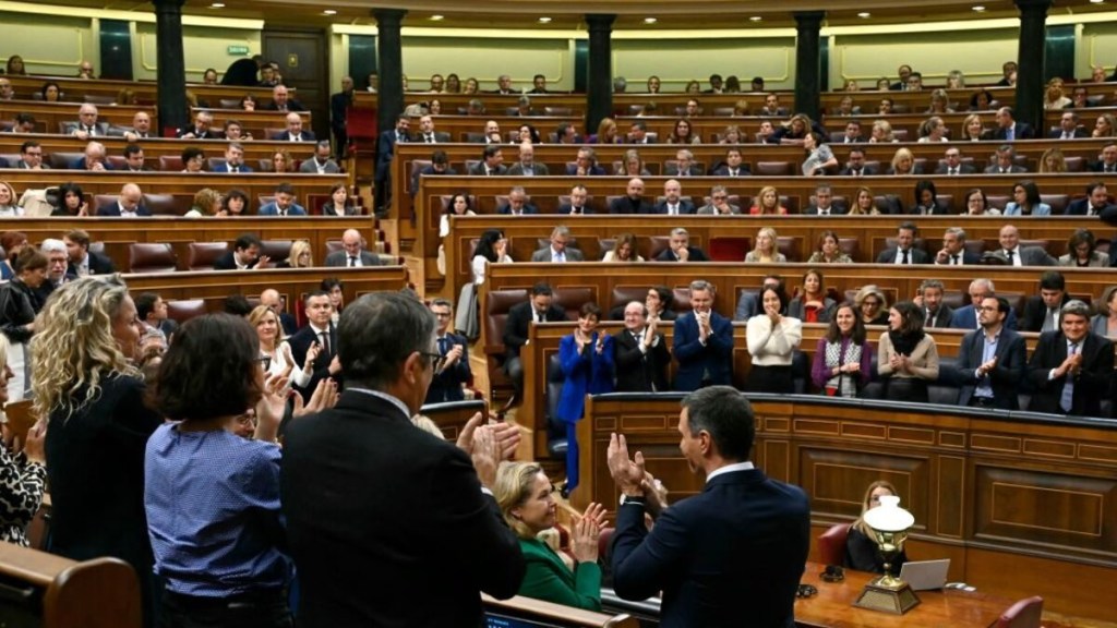 Pedro Sánchez luego de su discurso en el debate de investidura. (Crédito: JAVIER SORIANO/AFP vía Getty Images)