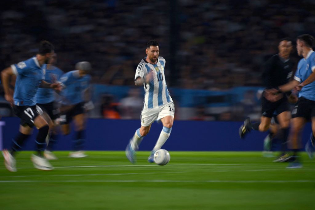 Argentina pierde largo invicto tras caer en casa contra Uruguay en la  eliminatoria al Mundial; Brasil sufre segunda derrota consecutiva