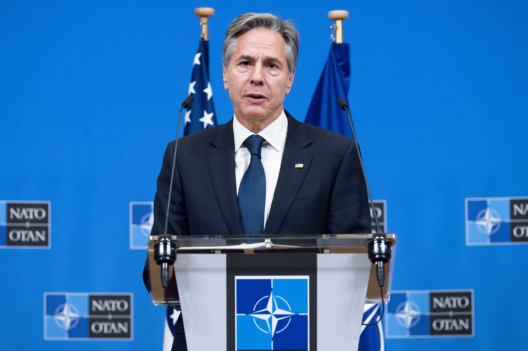 El secretario de Estado de Estados Unidos, Antony Blinken, ofrece una conferencia de prensa tras la reunión de Ministros de Asuntos Exteriores de la OTAN sobre Ucrania en la sede de la OTAN en Bruselas, Bélgica, el 29 de noviembre. (Saul Loeb/AFP/Getty Images)
