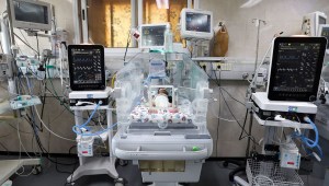 La crisis de hospitales en Gaza afecta especialmente a los bebés prematuros.