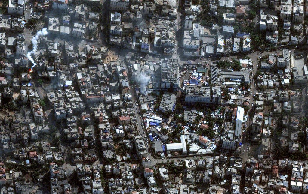 Una imagen satelital proporcionada por Maxar Technologies muestra el Hospital Al-Shifa y sus alrededores en la ciudad de Gaza el 11 de noviembre. Imagen satelital ©2023 Maxar Technologies/AP