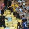 La policía de Brasil se enfrenta a aficionados de Argentina antes del partido. (Carl De Souza/AFP/Getty Images)