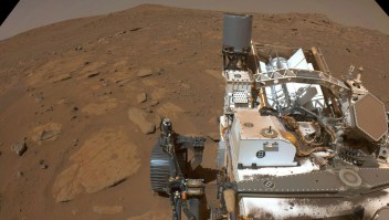 El rover Perseverance de la NASA capturó esta vista del lugar donde estará estacionado durante la conjunción solar de Marte. NASA/JPL-Caltech