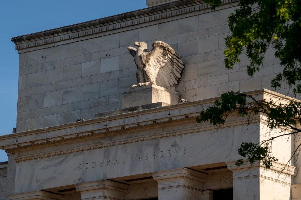 El edificio de la Reserva Federal Marriner S. Eccles 14 de mayo de 2023 en Washington DC.