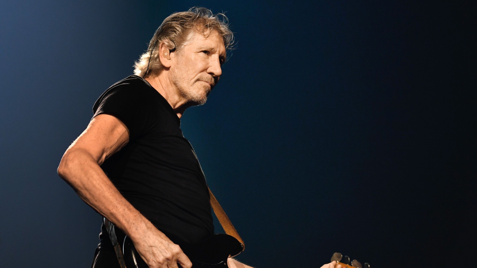 The Jewish community in Chile demands that musician Roger Waters be banned from inciting “hatred and anti-Semitism”