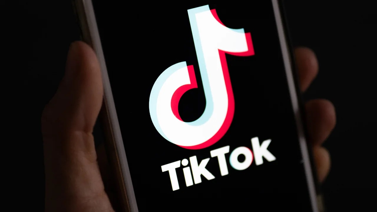 Exejecutiva de TikTok demanda a la empresa por presunta
discriminación de género y edad