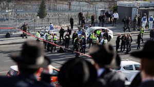 Autoridades israelíes en el lugar de un tiroteo en Jerusalén el 30 de noviembre. (Foto: Ronen Zvulun/Reuters)
